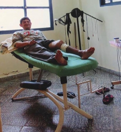 Un patient en traitement en physiothÃ©rapie.